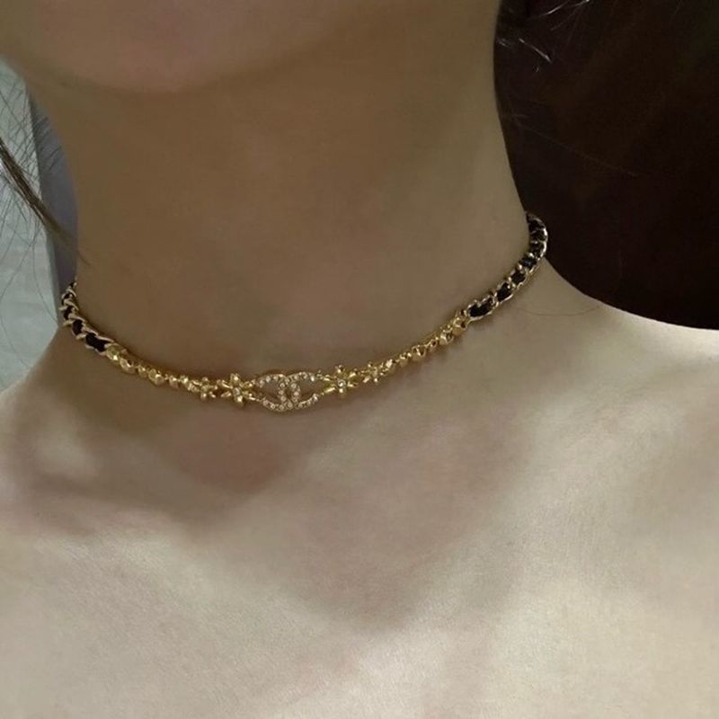C 목걸이