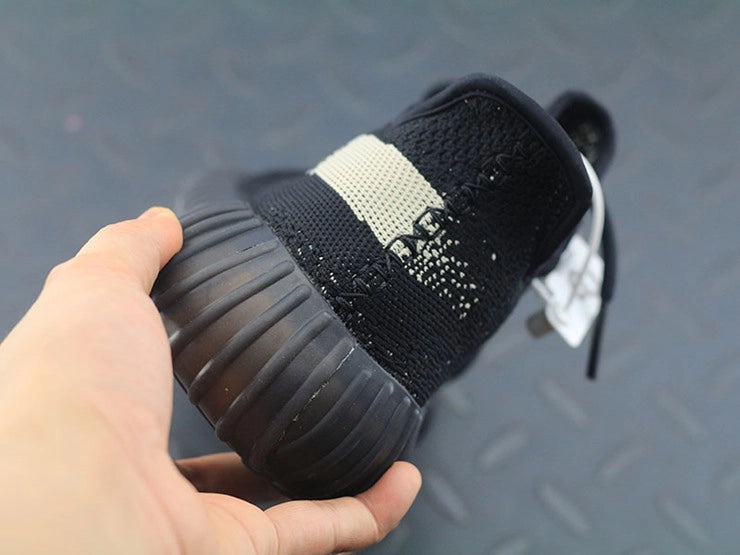 YEEZY 350 V2 오레오