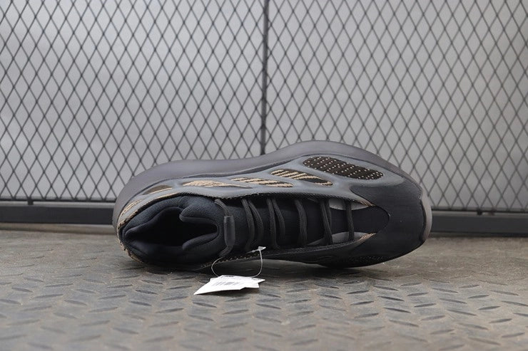 YEEZY 700 V3 클레이 브라운