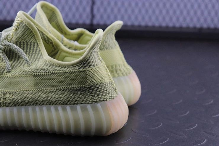 YEEZY 350 V2 안틀리아 리플렉티브