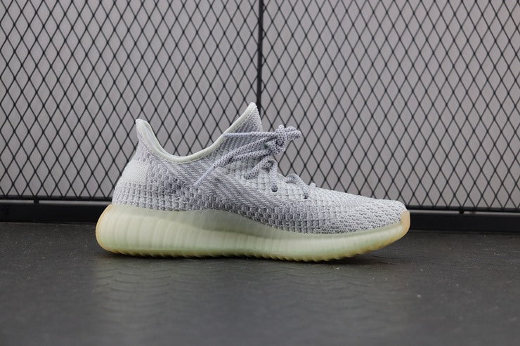 YEEZY 350 V2 예사야