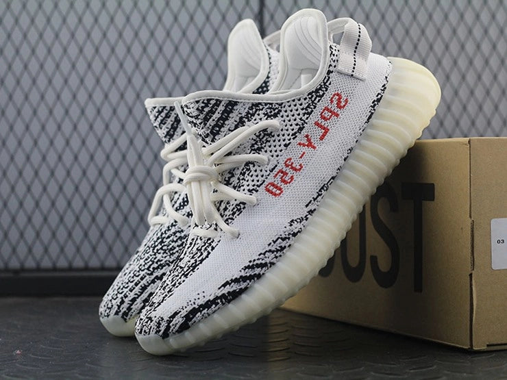YEEZY 350 V2 지브라
