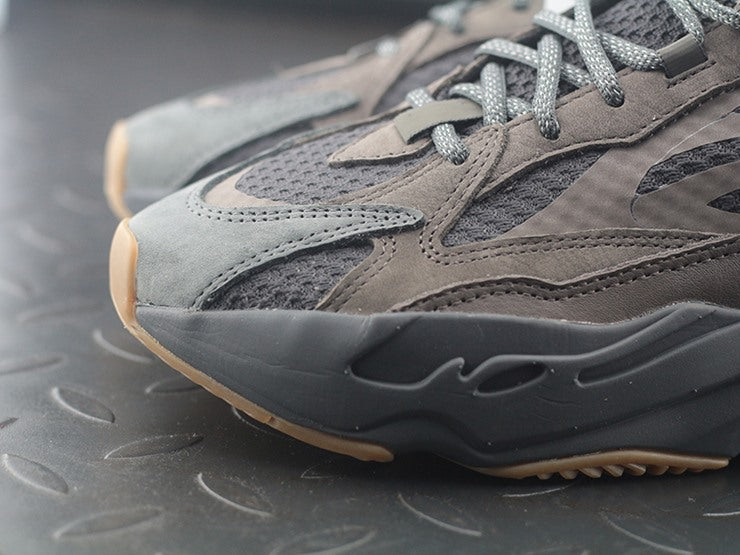YEEZY 700 지오드