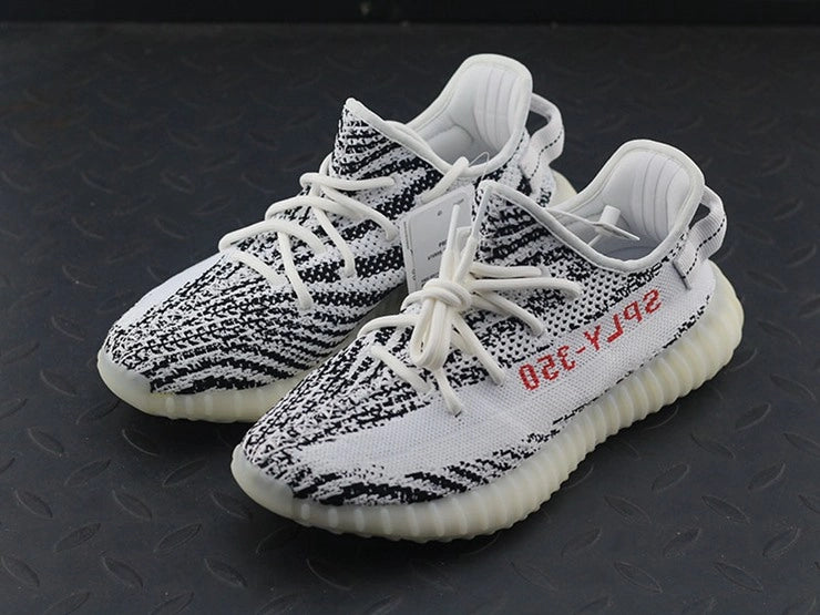 YEEZY 350 V2 지브라