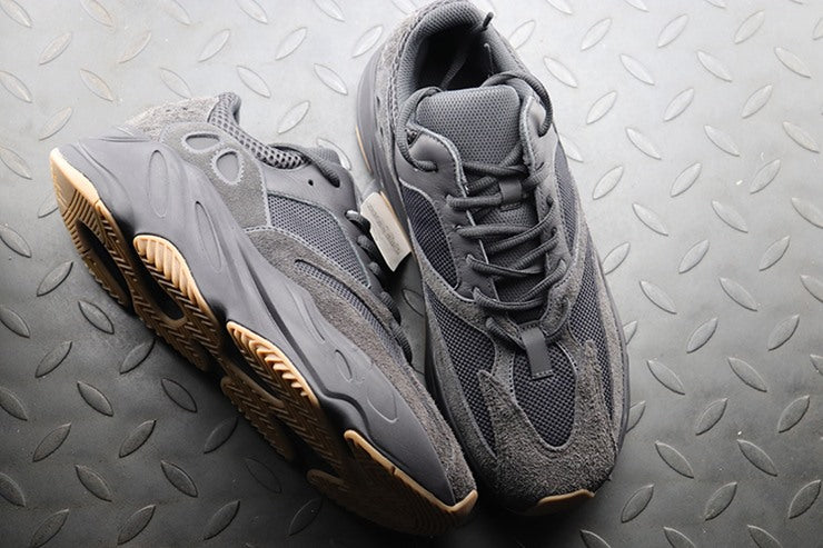YEEZY 700 유틸리티 블랙