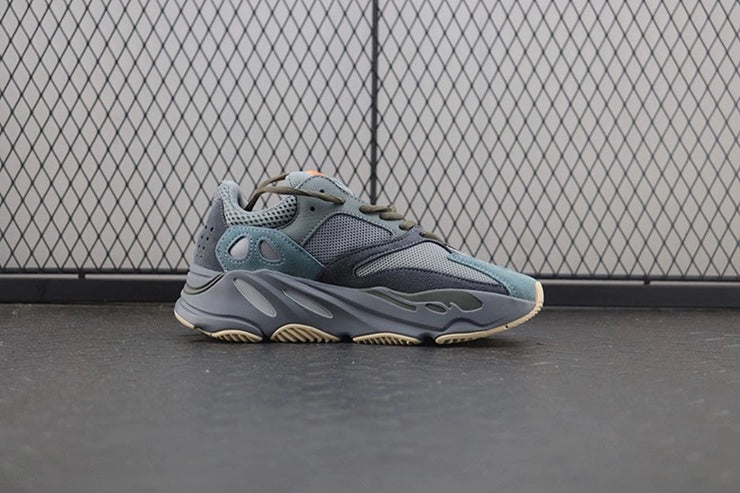 YEEZY 700 틸 블루