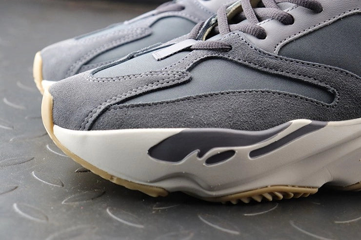 YEEZY 700 마그넷