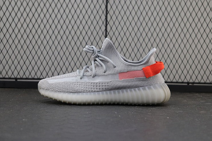YEEZY 350 V2 테일라이트