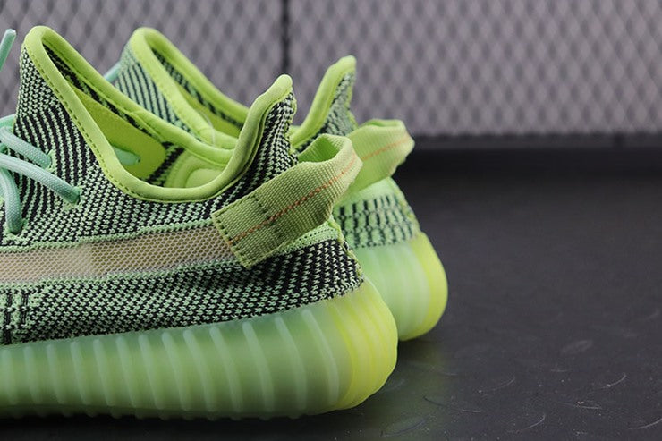 YEEZY 350 V2 이즈릴