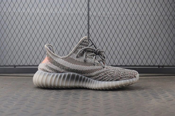 YEEZY 350 V2 벨루가 솔라레드