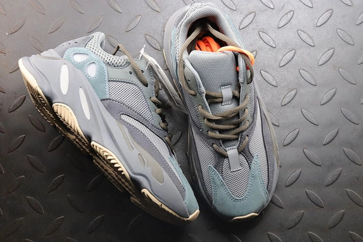 YEEZY 700 틸 블루