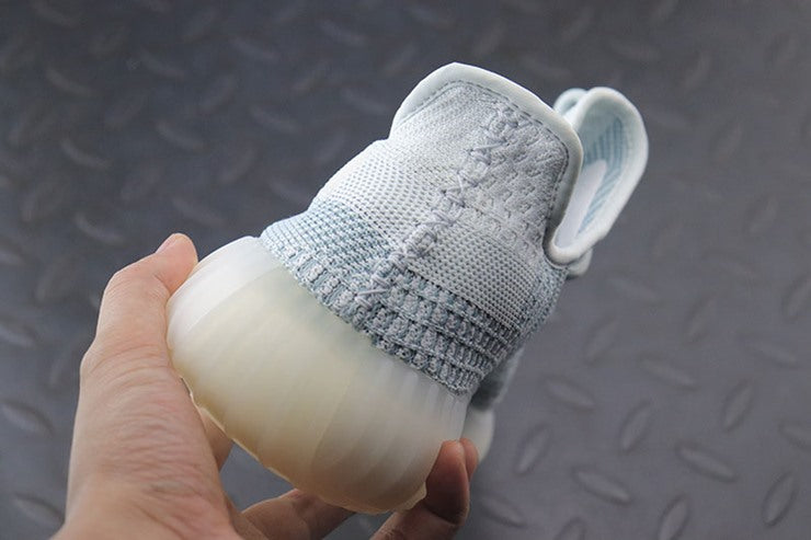 YEEZY 350 V2 클라우드 화이트