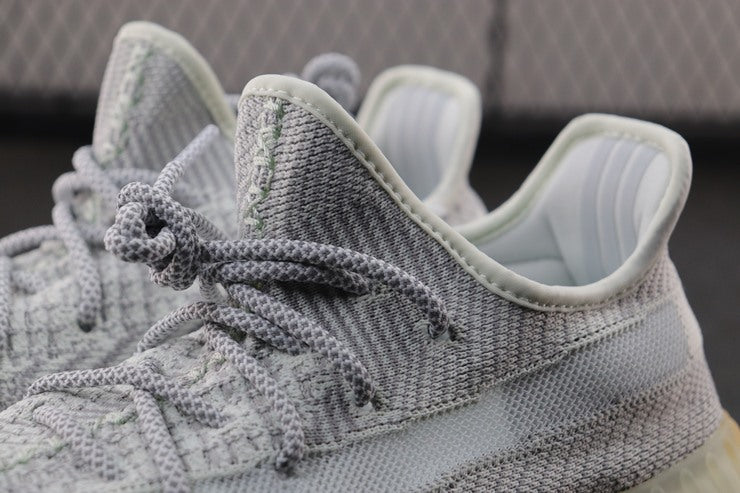 YEEZY 350 V2 예사야
