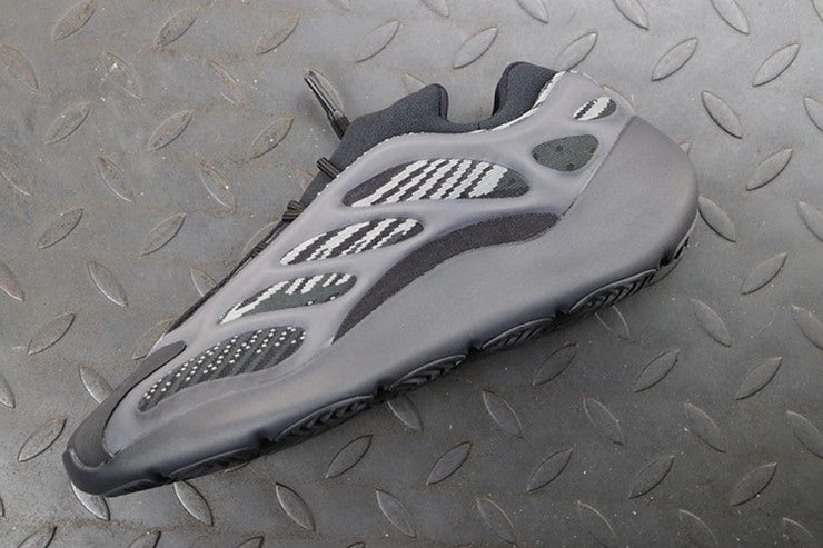 YEEZY 700 V3 알바