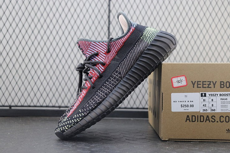 YEEZY 350 V2 예힐