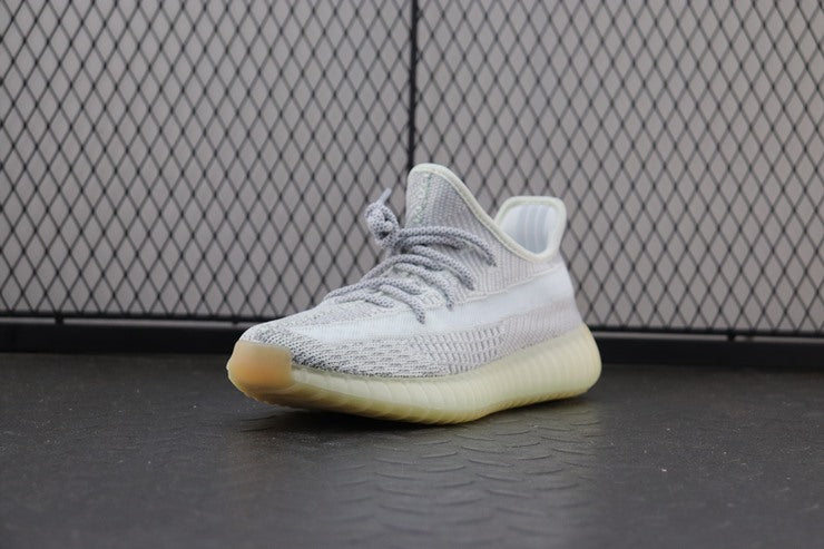 YEEZY 350 V2 예사야