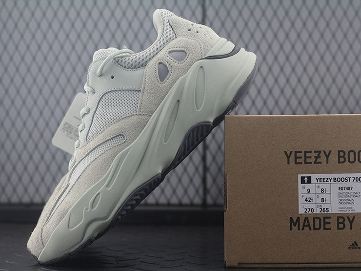 YEEZY 700 솔트