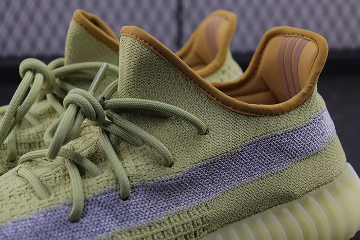 YEEZY 350 V2 마쉬