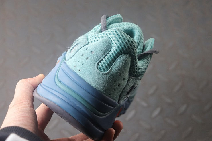 YEEZY 700 페디드 아주르