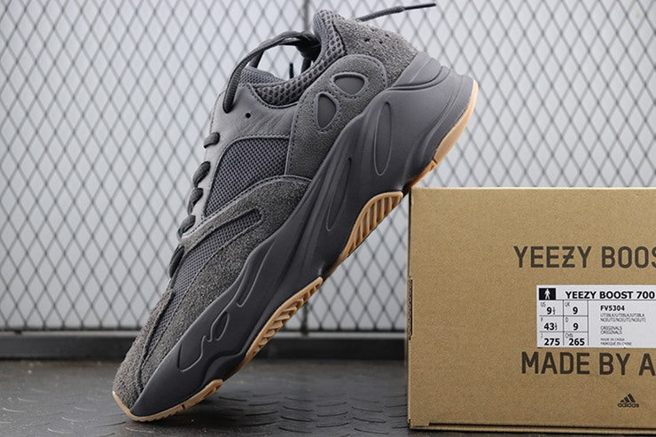 YEEZY 700 유틸리티 블랙