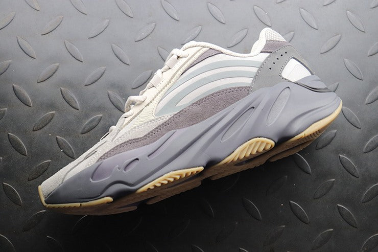 YEEZY 700 테프라