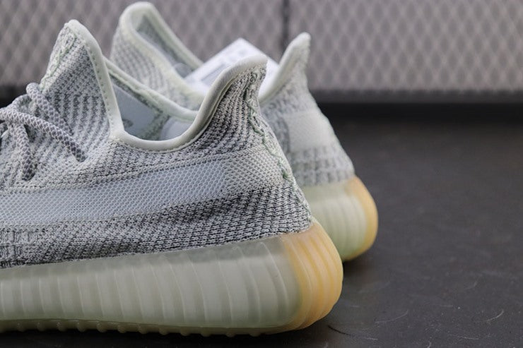 YEEZY 350 V2 예사야 리플렉티브