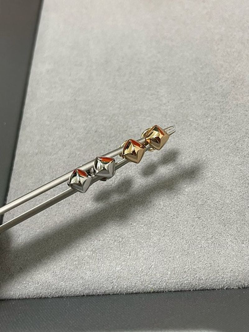 에르메스 Clou d'H earrings