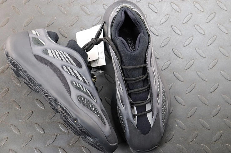YEEZY 700 V3 알바