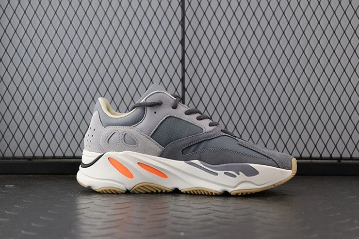 YEEZY 700 마그넷