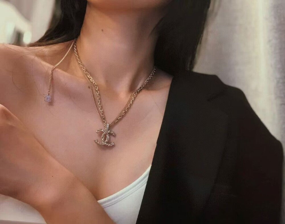 C 메탈 스트라스 목걸이
