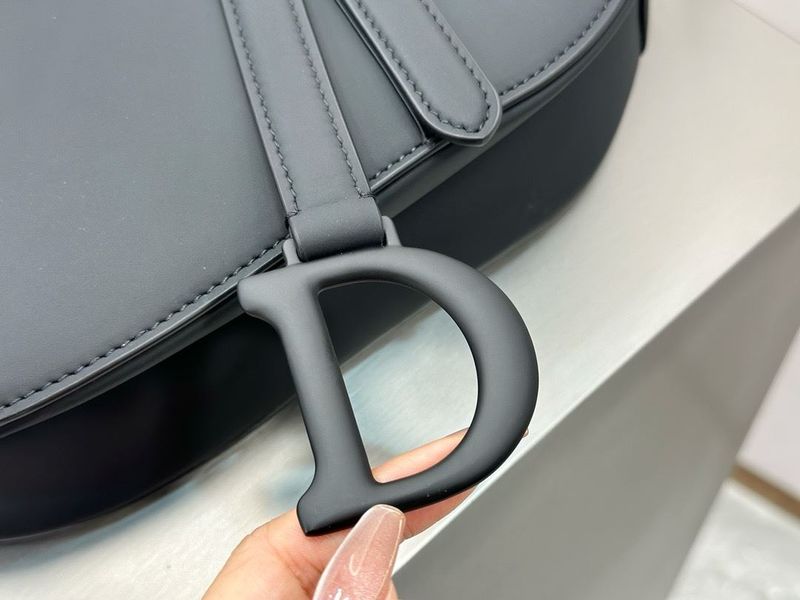 디올 블랙 매트 새들백
