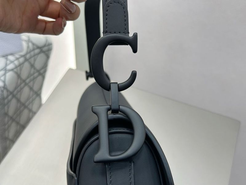 디올 블랙 매트 새들백